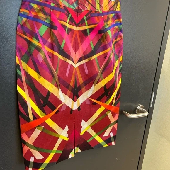 Escada size 36 (S) silk “Ode to LA” NWOT Pencil Skirt Elegant Tailored Design - Picture 3 of 15